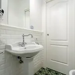 Capital Bed and Breakfast 4*